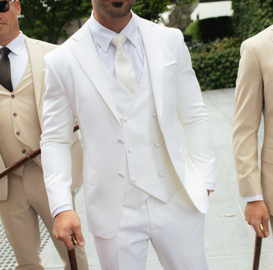 Made-to-Measure vs Ready-to-Wear Suits: What’s the Difference?